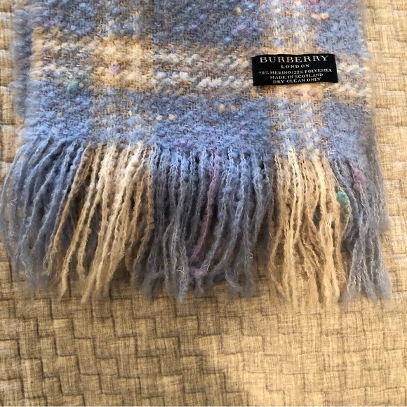 Burberry merino blend scarf - Picture 3 of 4